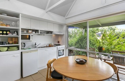 Apollo Bay Apartment | Apollo Bay Beach Bungalow - Couples Retreat