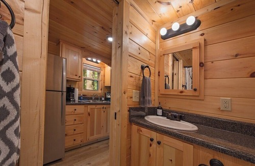 Lookout Valley Neighborhood Association Apartment | Apollonie Cabin | Lookout Mountain | Hot Tub