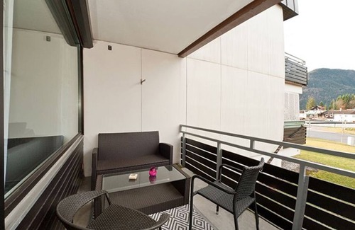 Schwarzenbach Apartment | App 1/6 - Moderne Fewo für bis 5 P. m. Balkonen + Bergblick - Ferienappartements Weissensee