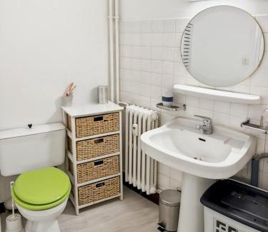 Arpajon-sur-Cere Apartment | App chaleureux aux portes d Aurillac, 4 voyageurs