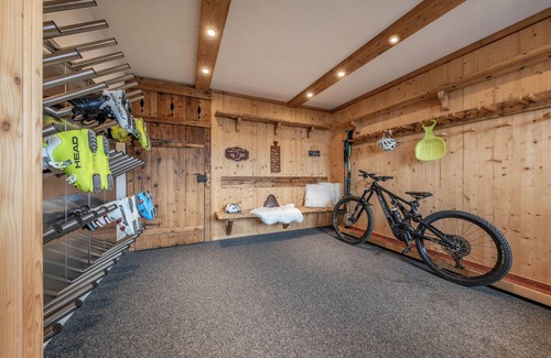 Hippach-Schwendberg Apartment | App. Sonnenschein in Ferienhaus Johanna in the Zillertal- close to the ski slopes and hiking area