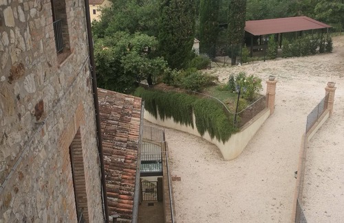 Fratta Apartment | App.to Iris 3 Bedrooms,2 Bath, Living Room 10 Pax