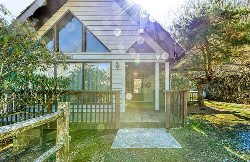 Seven Devils Ski Chalet | Appalachian Arcade! VIEW! 4500 FT high! Huge 3BR house! Fiber Wifi, WD, A/C!