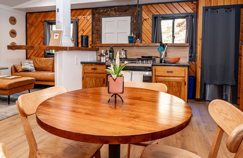 Franklin House | Appalachian hideaway