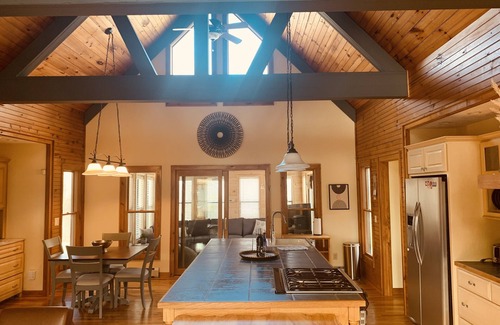 Unicoi Cabin | ✶Appalachian Mt Cabin, Mt Views, 3BR 3BA, Fiber Wifi, Family, Hiking, Waterfalls