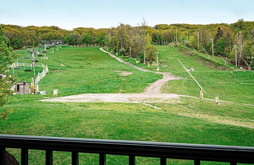 Vernon Condo | Appalachian @ Mtn Creek Pool Hot Tubs Sauna Gym Deck Mtn Front #248
