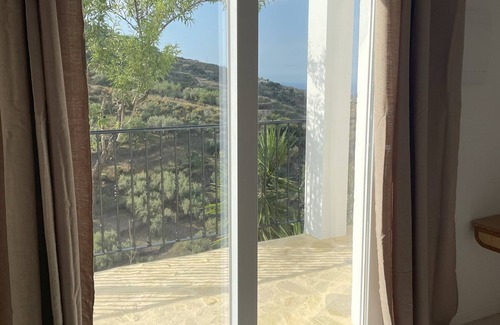 Arenas Apartment | Apparently luxurious with a relaxing ambiance. Only 15 minutes from the beach
