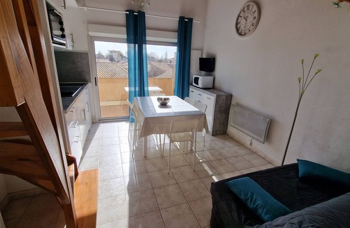 Marseillan Plage Apartment | Apparently sleeps 4-6 close to all amenities.