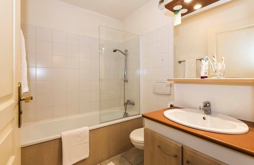 Evian-les-Bains Condo | Appart Équipé | Accès Thermes d'Evian + Sauna