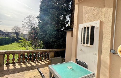Limoges Apartment | Appart 2, Beautiful ground floor apartment with air conditioning and terrace