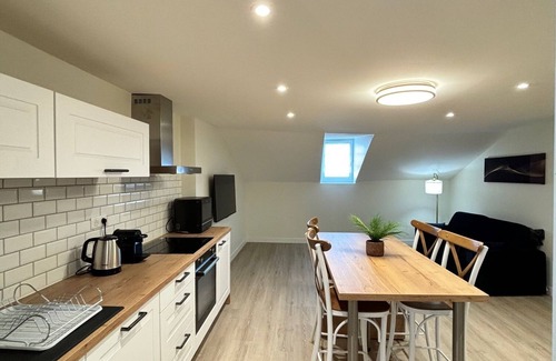 Limoges Apartment | Appart 6, Attractive air-conditioned apartment on the 3rd and top floor of a beautiful building