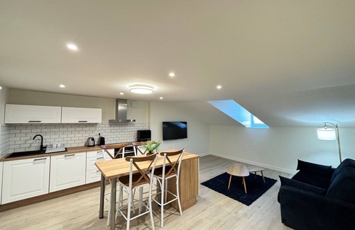 Limoges Apartment | Appart 6, Attractive air-conditioned apartment on the 3rd and top floor of a beautiful building