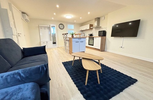 Limoges Apartment | Appart 6, Attractive air-conditioned apartment on the 3rd and top floor of a beautiful building