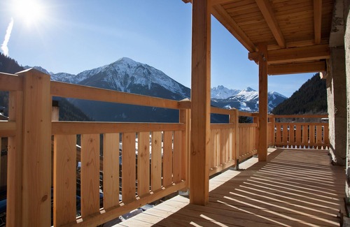 Champagny-en-Vanoise Apartment | Appart 6 pers in the heart of Champagny with beautiful view, near slopes, shops.