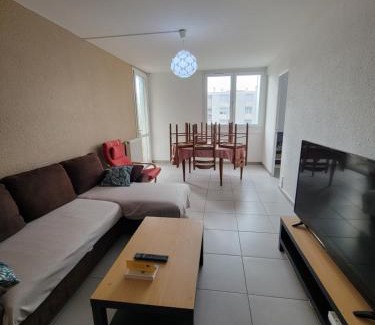 Marignane Apartment | Appart 6 pers Marignane à 5 min -plage et aéroport