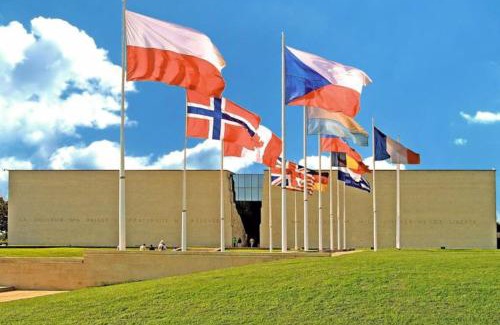 Saint-Jean Apartment | Appart 90m2 lumineux, centre, vue église penchée