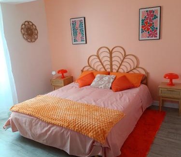 Chateauneuf-en-Thymerais House | Appart' année 70 qui ose les couleurs