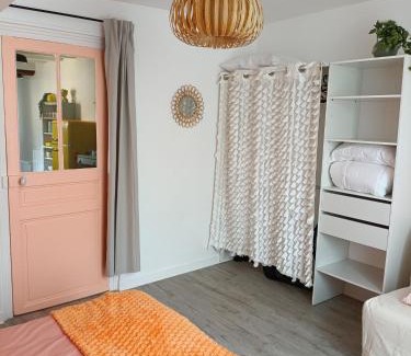 Chateauneuf-en-Thymerais House | Appart' année 70 qui ose les couleurs