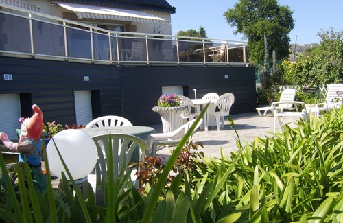 Ploubazlanec Apartment | appart beautiful sea view, flowered terrace 3km from Brehat Island with spa