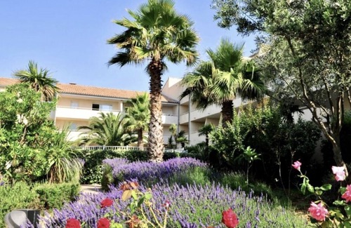 Le Grau-Du-Roi Apartment | Appart Climatisé, 2 Chambres, Garage et Piscine, Proche mer et Centre Ville