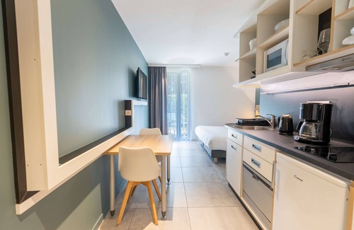 Cabries Hotel | Appart'hôtel Kyriad Résidence Cabriès - Plan de Campagne