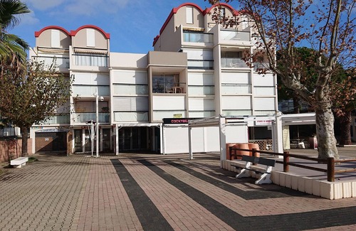 Port Rive Gauche Apartment | appart. new in quiet residence. Swimming pool and parking. beautiful view of marina