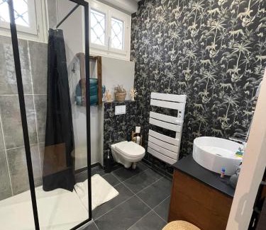 Saint-Savin Apartment | Appart rénové au calme belle vue