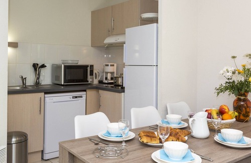 Le Tronchet Condo | Appart sur la Côte d'Émeraude, Terrain Multisports