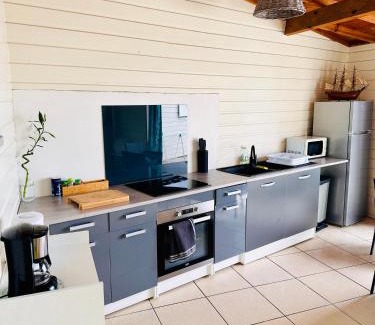 Grand Fond Apartment | appart T1 avec varangue vue mer et piscine ST GILLES LES BAINS