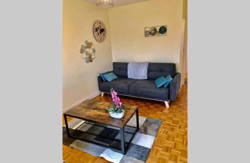 Miroir - Batignolles Apartment | Appart T2 Gare TGV spacieux et tout équipé