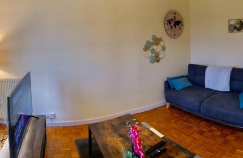 Miroir - Batignolles Apartment | Appart T2 Gare TGV spacieux et tout équipé