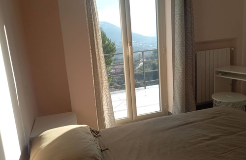 Itri Apartment | Appartamento Accogliente in Villa Panoramica Appena Ristrutturata