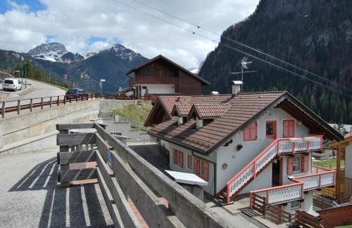 Campitello di Fassa Apartment | Appartamento Col Val di Fassa con Terrazza BAGNI RINNOVATI 2023