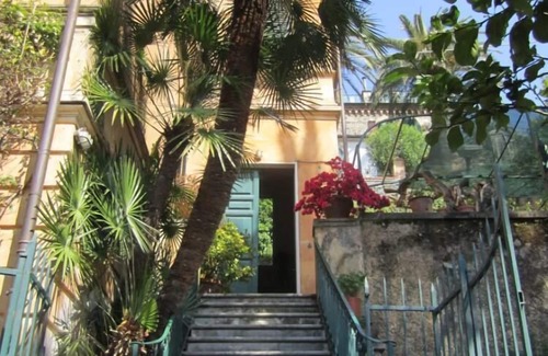 Levanto Apartment | Appartamento in tipica villa liberty ideale per una vacanza tra ulivi e oleandri