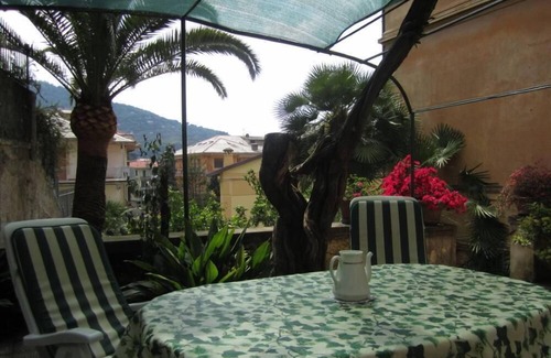 Levanto Apartment | Appartamento in tipica villa liberty ideale per una vacanza tra ulivi e oleandri