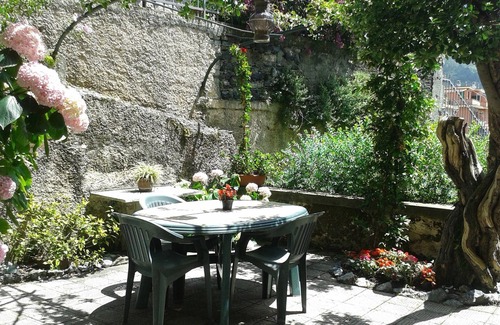 Levanto Apartment | Appartamento in tipica villa liberty ideale per una vacanza tra ulivi e oleandri