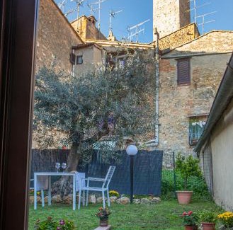 San Gimignano City Centre Apartment | appartamento l'olivo