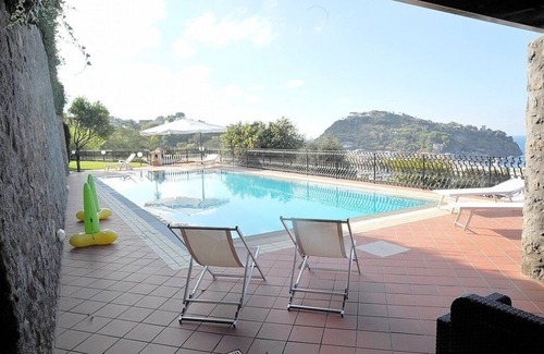 Lacco Ameno House | Appartamento Lindora D: A bright and elegant apartment that is part of a villa situated in a quiet location, a few minutes from the town center, with Free WI-FI.