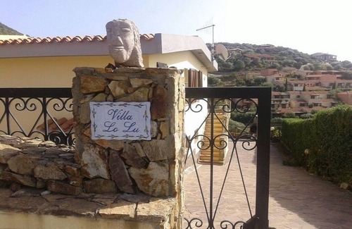 Chia Apartment | Appartamento Primo Piano Vista Mare in Villa Lolu , 15 Minuti a Piedi dal Mare