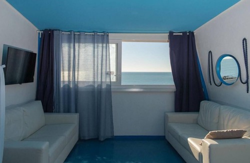 Quartiere XXXIII Lido di Ostia Ponente Apartment | Appartamento Santorini