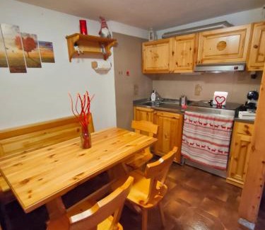 Pre-Saint-Didier Apartment | Appartamento Terme view