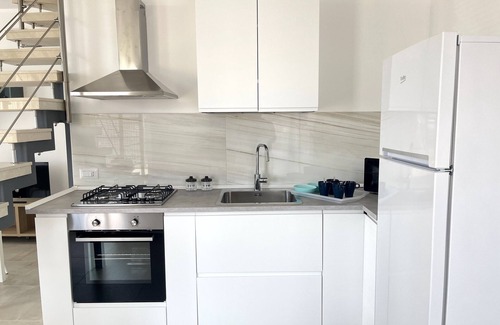 Santa Lucia House | Appartamento Vista Mare con 2 Camere e 3 Bagni, Spiaggia, Solarium, Parcheggio