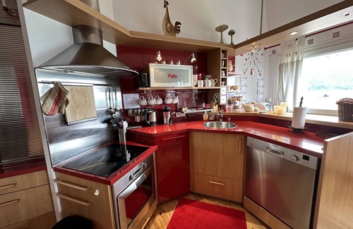 Saint-Jacques-des-Blats Apartment | Appartement avec cheminée à altitude 1500