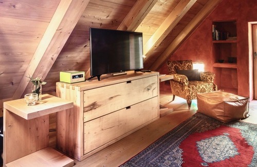 Breitbrunn a. Chiemsee Apartment | Appartement Heuboden im Dachgeschoss Atelier mit Dusche/WC