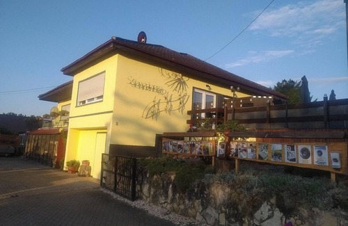 Schweigen-Rechtenbach Apartment | Appartement/fewo, Dusche, WC, Wohn-/schlafraum Nr2 - Gästehaus am Sonnenberg