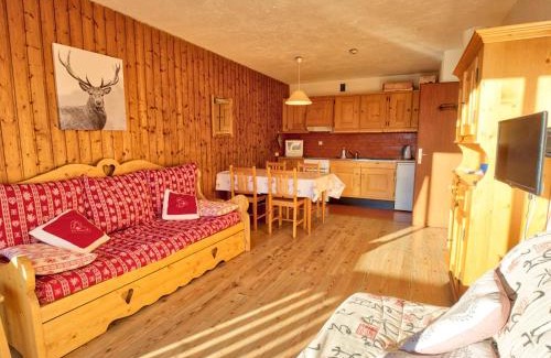 Notre-Dame-de-Bellecombe Apartment | Appartement cosy à Notre-Dame-de-Bellecombe, piscine, skis aux pieds - FR-1-505-74