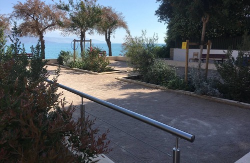 Roquebrune-Cap-Martin Apartment | Appartement T3, Front de Mer, Climatisé, Rdc, Commerces, Resto, Tout à Pied!