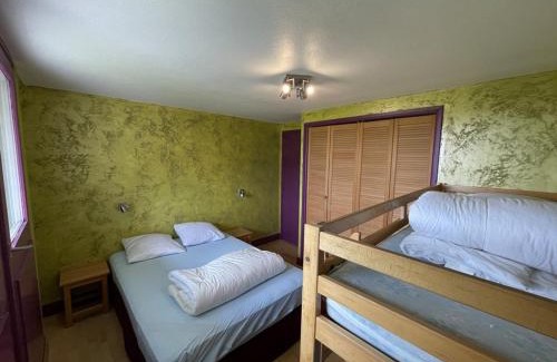 Saint-Jacques-des-Blats Apartment | Appartement T3 à Saint-Jacques-des-Blats, 2 chambres, parking, animaux acceptés - FR-1-787-18