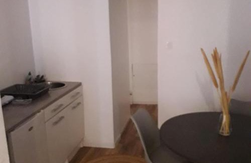 Saint-Leonard-de-Noblat Apartment | Appartement agreable Hugo 2
