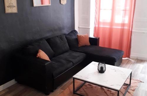 Saint-Leonard-de-Noblat Apartment | Appartement agreable Hugo 2